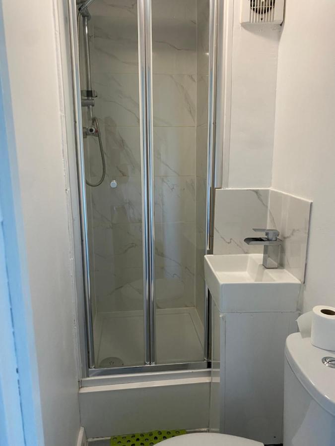 Accommodation Hub Studio 3 Londra Exterior foto